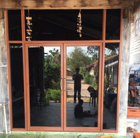 ประตูกระจกอลูมิเนียมเปิดปิด ประตูกระจกอลูมิเนียมเปิดปิด
